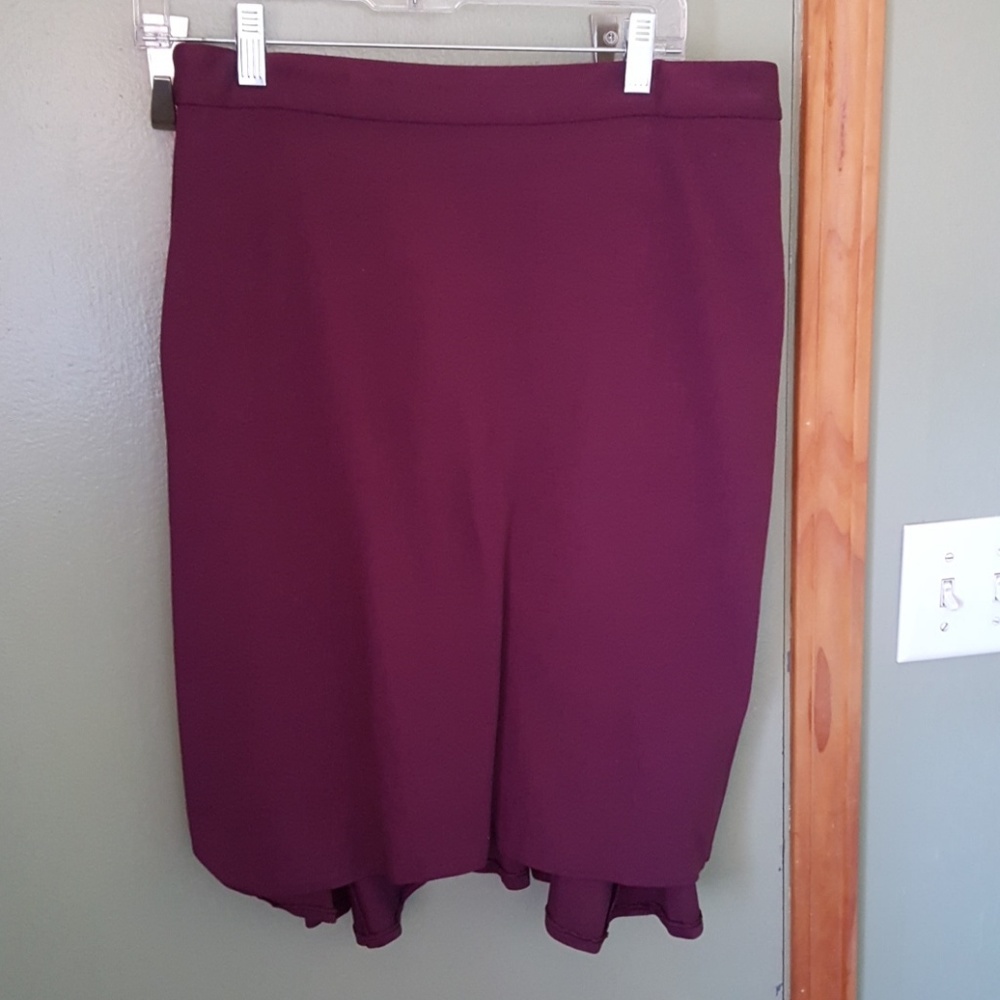 Size 12 Victoria's Secret back ruffle pencil skirt